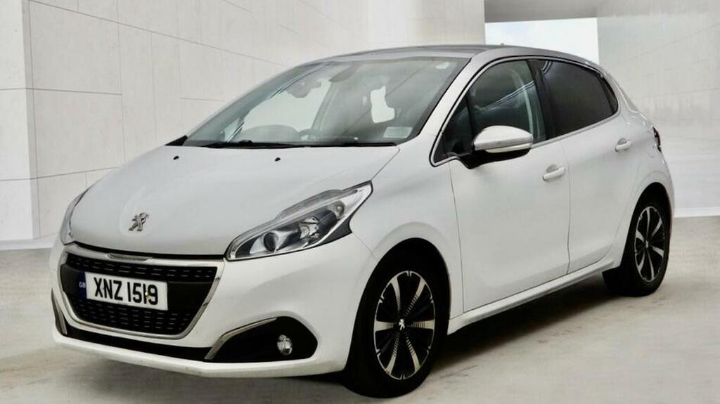 Peugeot 208 1.2 Puretech Allure Premium Euro 6 White #3