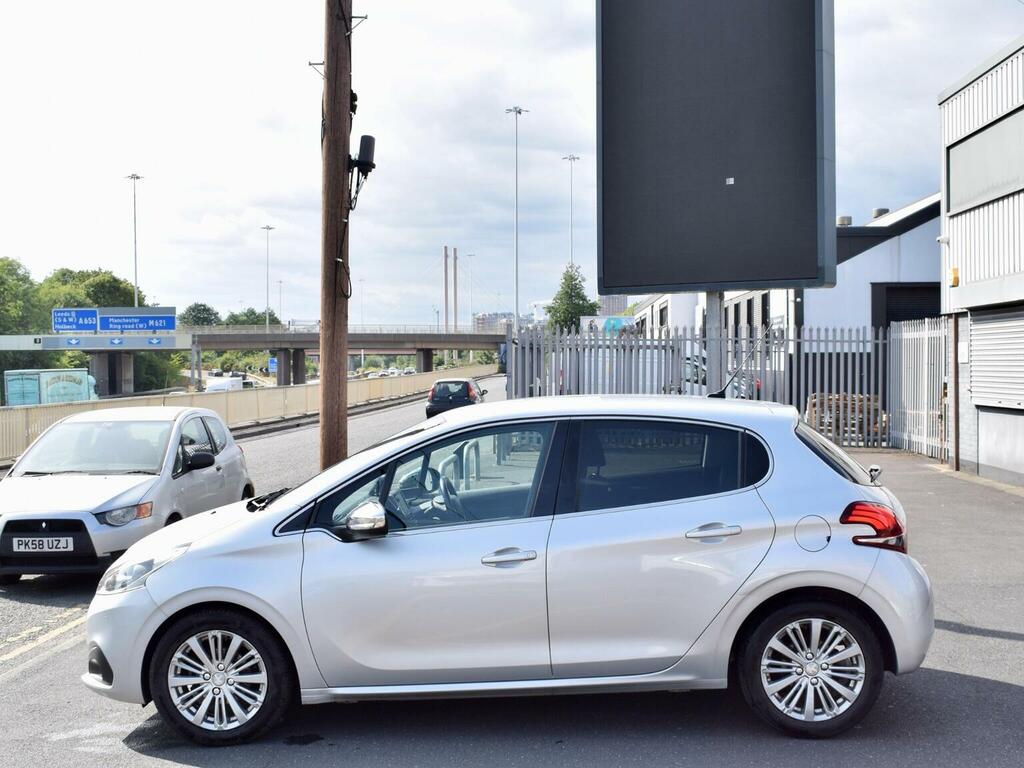 Peugeot 208 Hatchback 1.2 Puretech Allure Eat Euro 6 Ss MV16ODP Silver #4