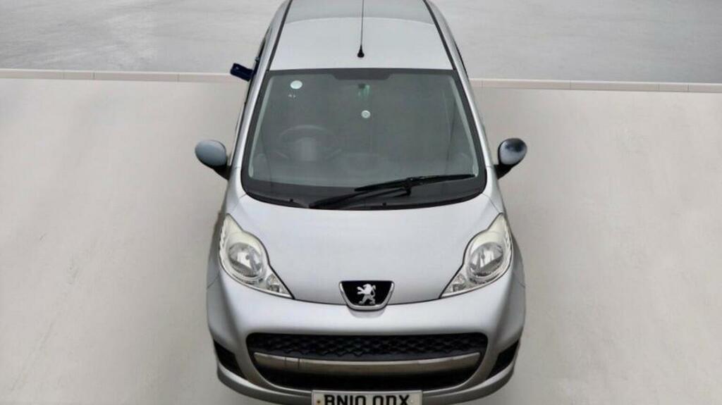 Peugeot 107 1.0 12V Urban 2 Tronic Euro 4 Silver #2