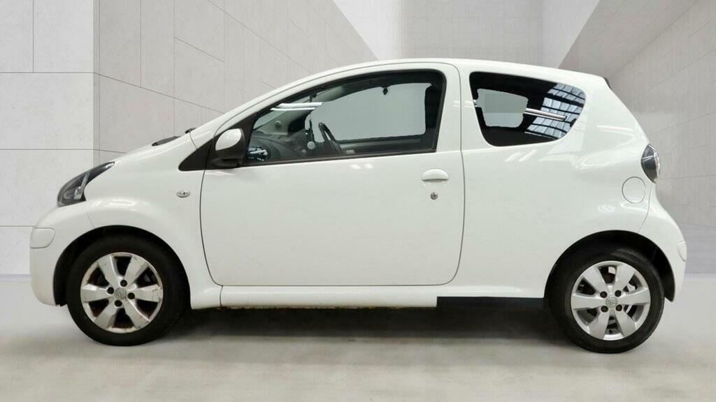 Toyota Aygo 1.0 Vvt-i Go Euro 5 White #3