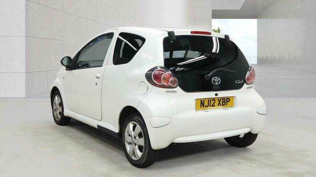 Toyota Aygo 1.0 Vvt-i Go Euro 5 White #4