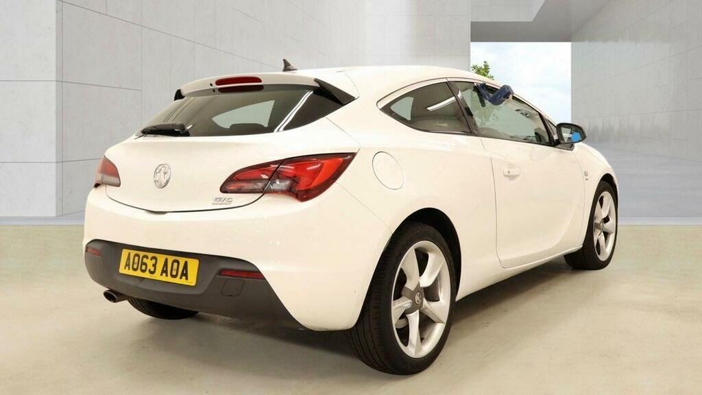 Vauxhall Astra GTC 1.4T Sri Euro 5 White #6