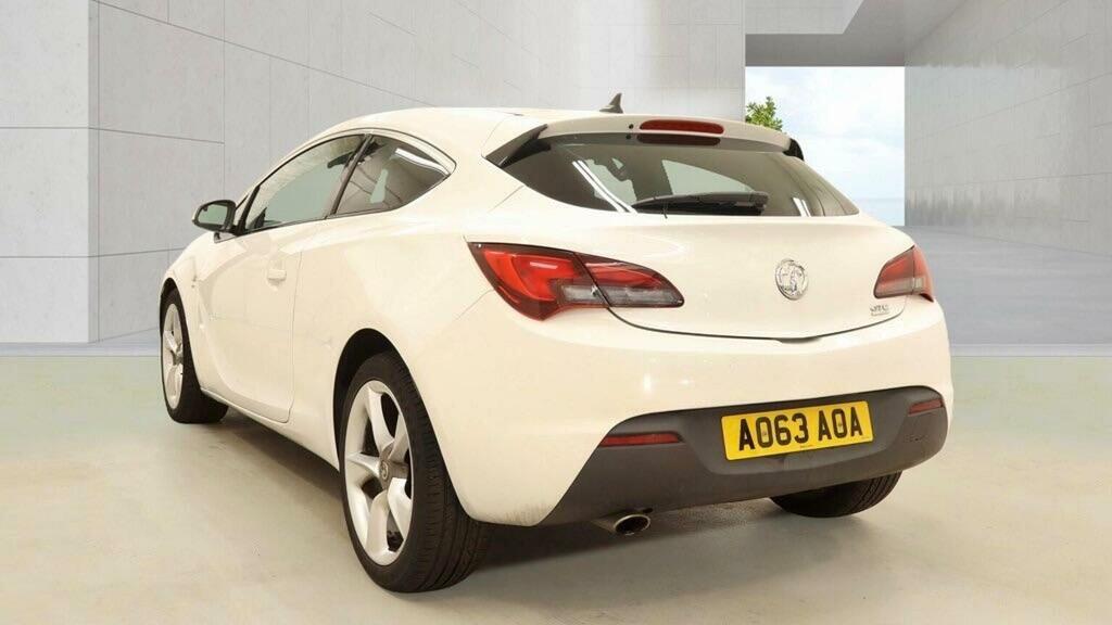 Vauxhall Astra GTC 1.4T Sri Euro 5 White #4