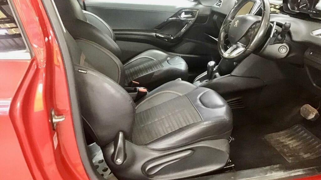 Peugeot 208 Hatchback 1.4 White #10