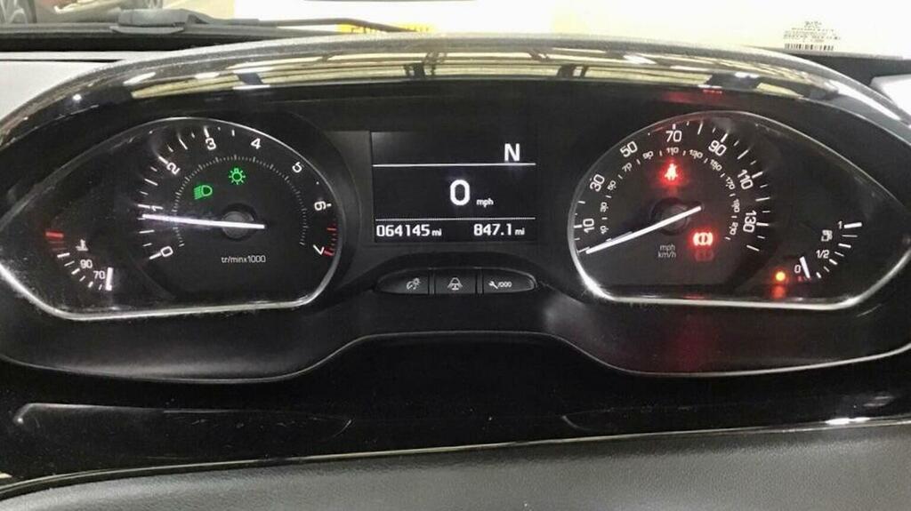 Peugeot 208 Hatchback 1.4 White #11