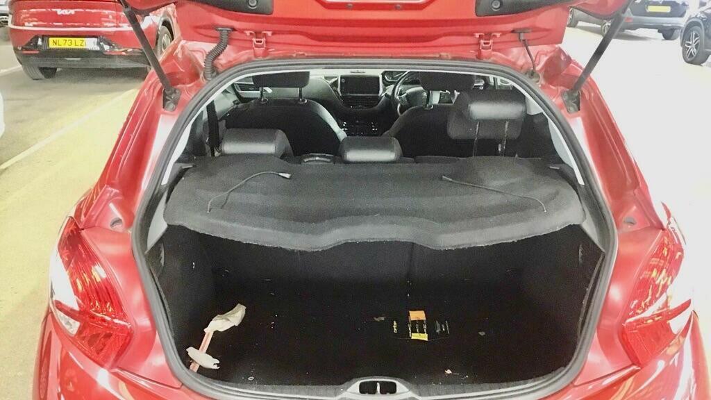 Peugeot 208 Hatchback 1.4 White #7