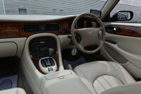 Daimler XJ Series 4.0 V8 Super Lwb Saloon Red #35