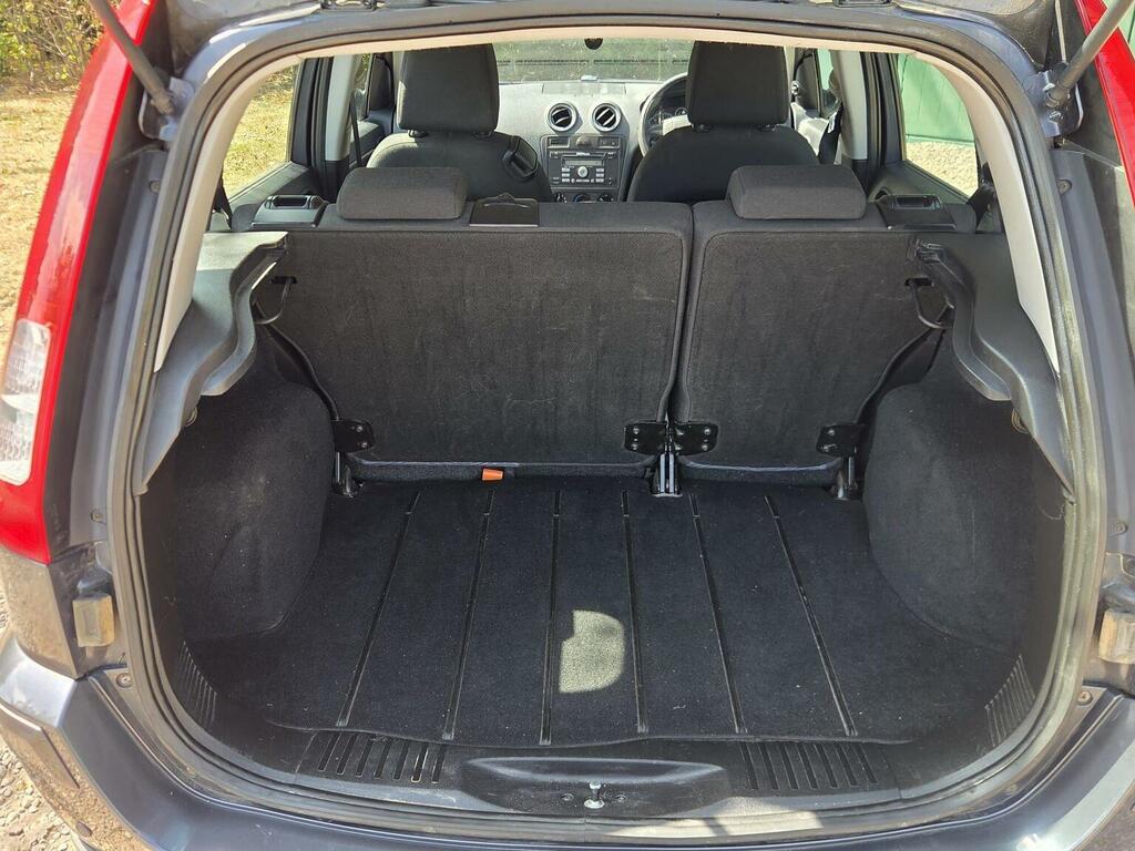 Ford Fusion Zetec 5-Door Grey #28
