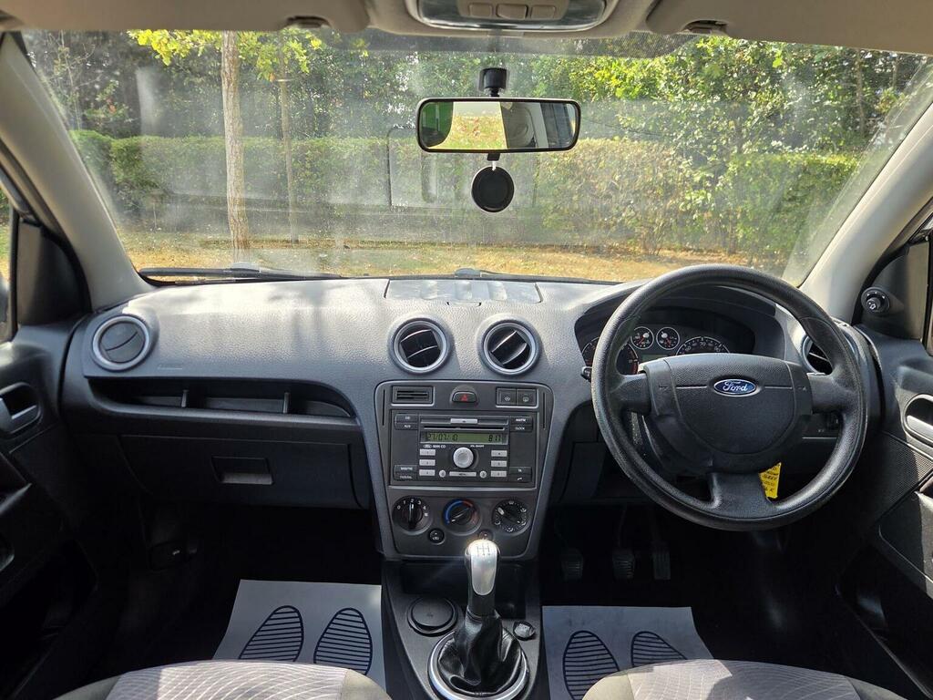 Ford Fusion Zetec 5-Door Grey #9