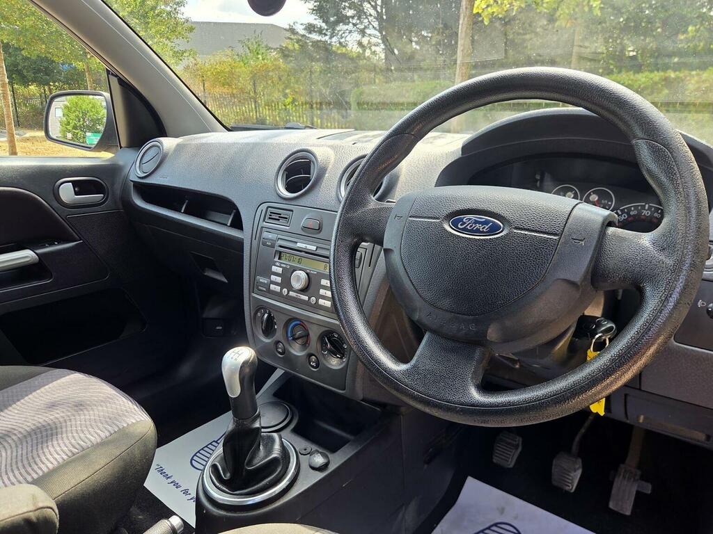 Ford Fusion Zetec 5-Door Grey #14