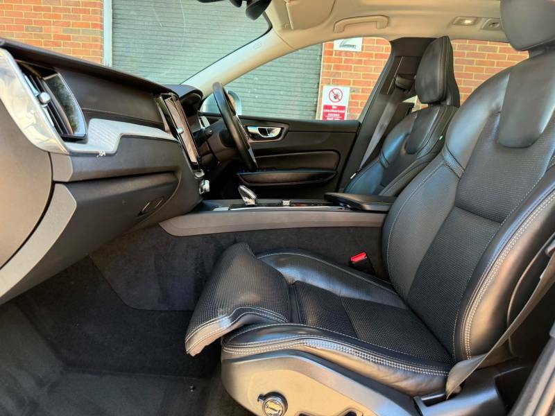 Volvo XC60 2.0 B4d Momentum Grey #33