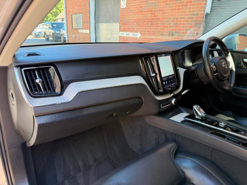 Volvo XC60 2.0 B4d Momentum Grey #14