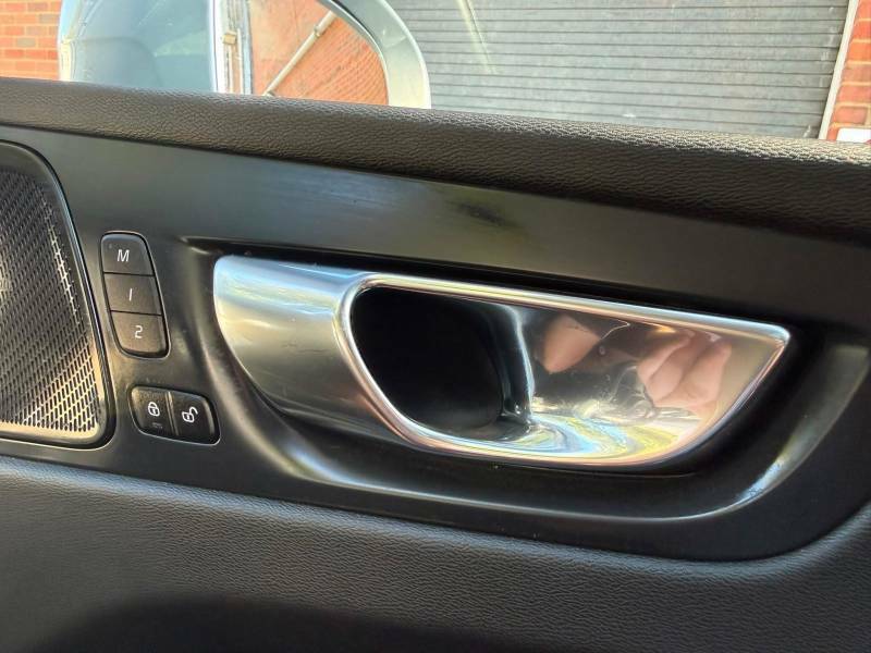 Volvo XC60 2.0 B4d Momentum Grey #18