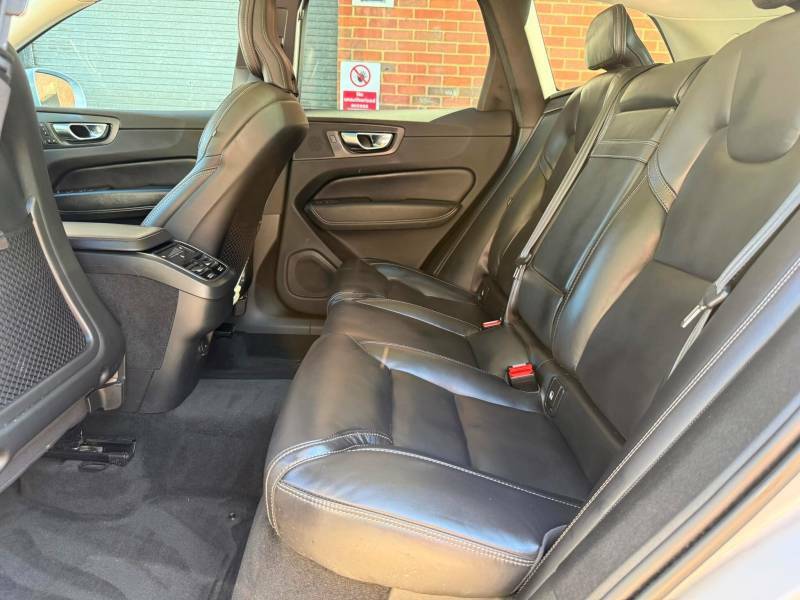 Volvo XC60 2.0 B4d Momentum Grey #15