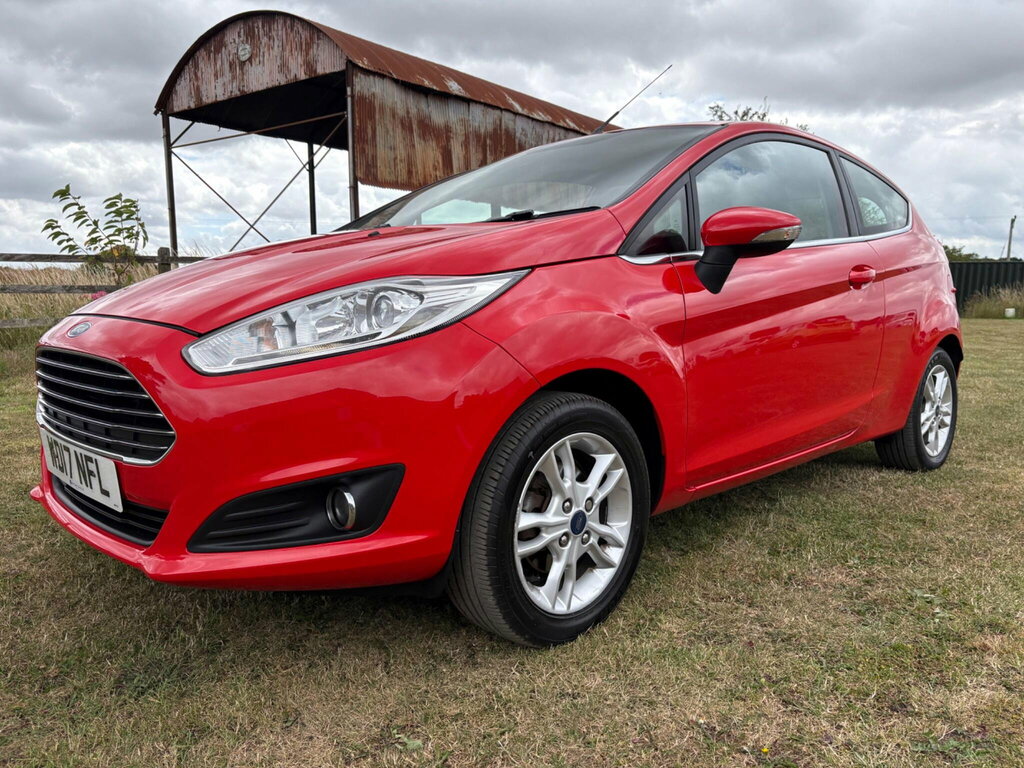 Ford Fiesta 1.25 Zetec Euro 6 Red
