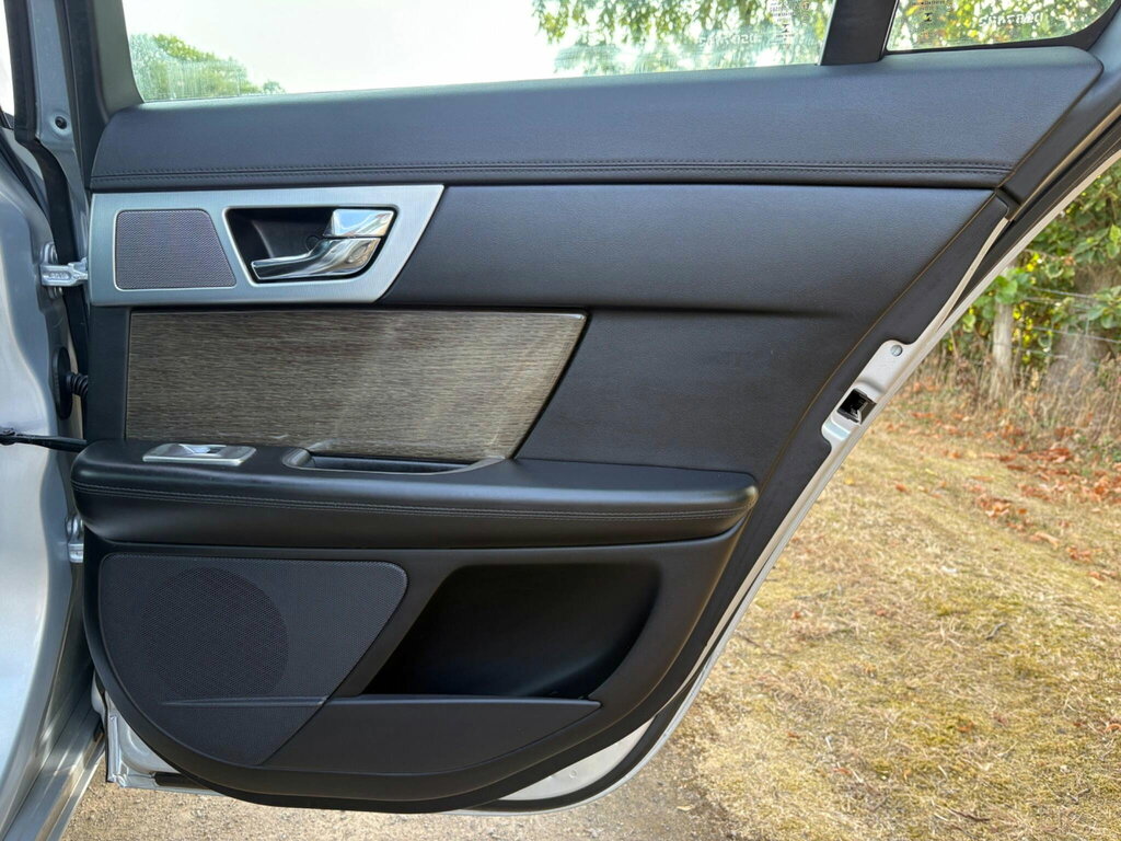 Jaguar XF Premium Luxury Black #27