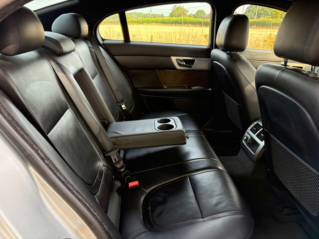 Jaguar XF Premium Luxury Black #15