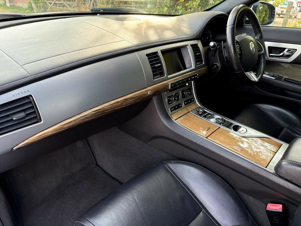 Jaguar XF Premium Luxury Black #11