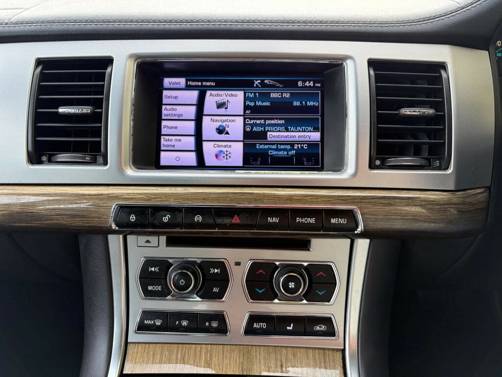 Jaguar XF Premium Luxury Black #22