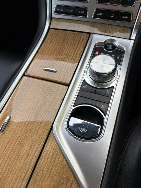 Jaguar XF Premium Luxury Black #16