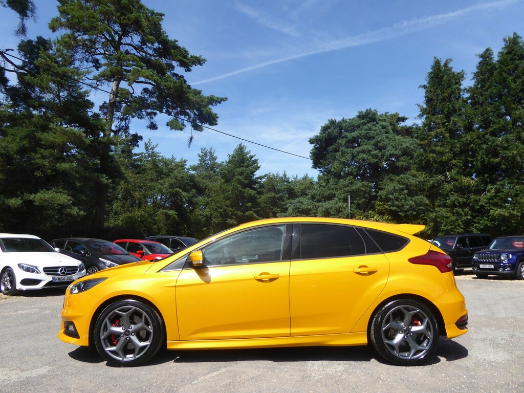 Ford Focus 2.0 T Ecoboost St-3 Yellow