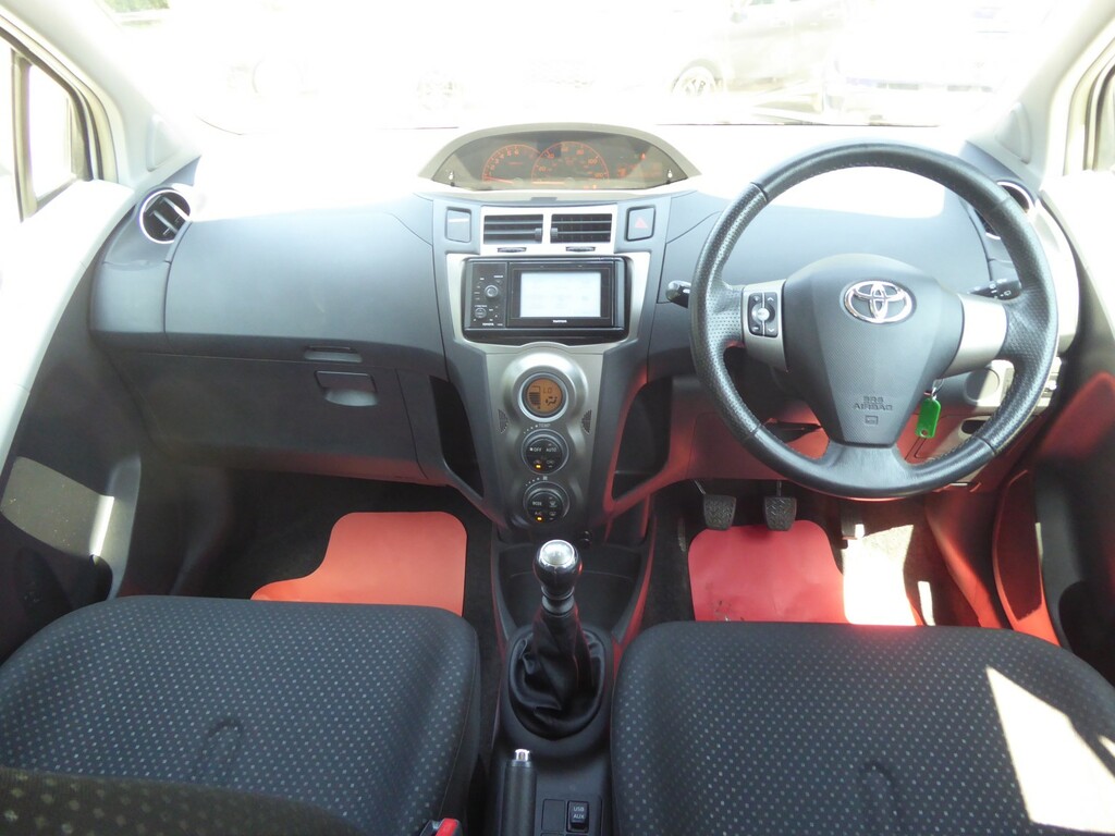 Toyota Yaris Red #8