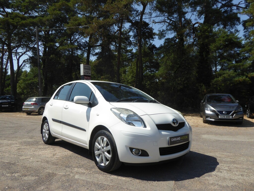 Toyota Yaris 1.3 Dual Vvt-i T Spirit White #3