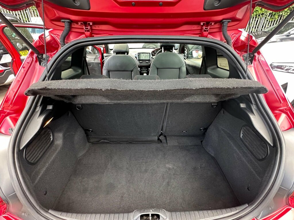 Peugeot 208 208 Gt Line Bluehdi White #19