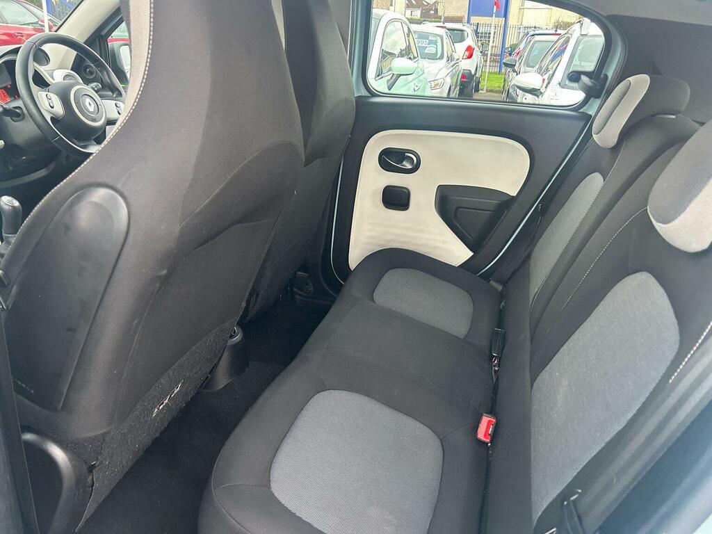 Renault Twingo 1.0 Play Sce 3X Services, Low Miles 20 Road Tax White #13