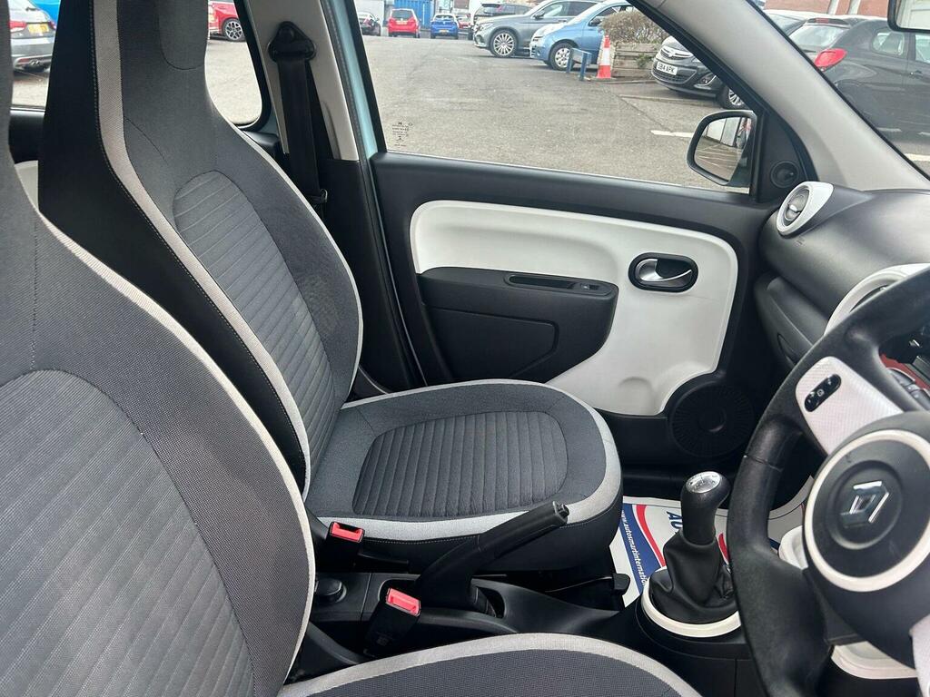 Renault Twingo 1.0 Play Sce 3X Services, Low Miles 20 Road Tax White #8