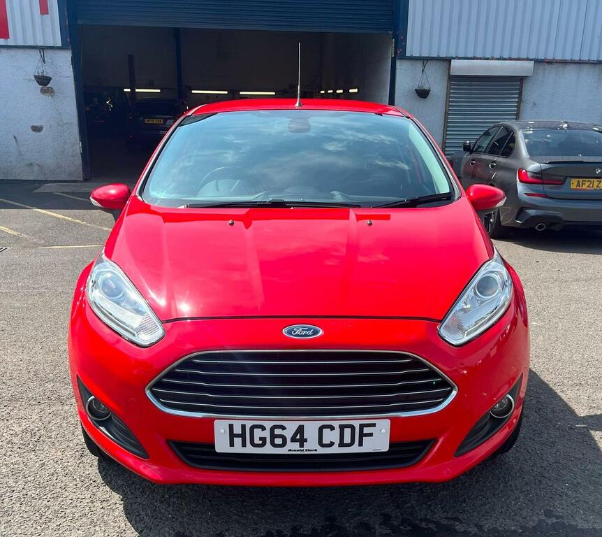 Ford Fiesta Hatchback 1.6 Titanium Powershift Euro 5 2015 HG64CDF Red #2