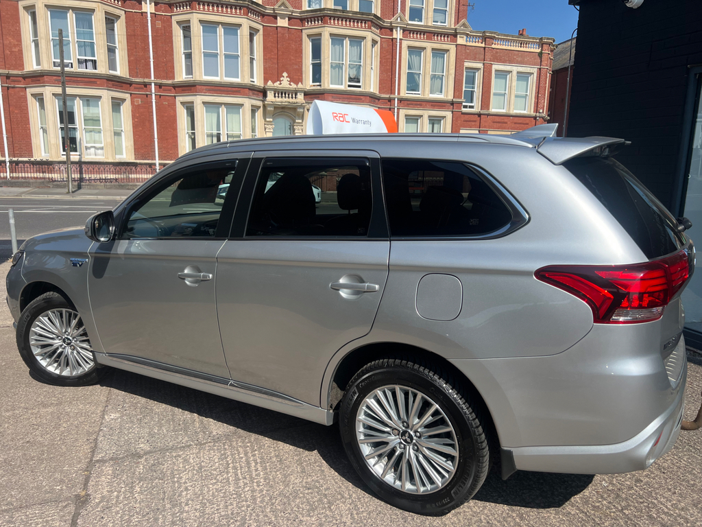 Mitsubishi Outlander Phev 4H #2