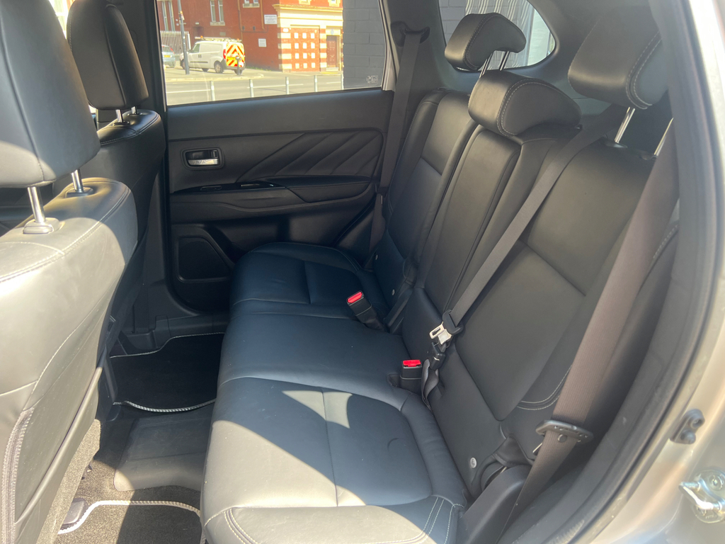 Mitsubishi Outlander Phev 4H #6