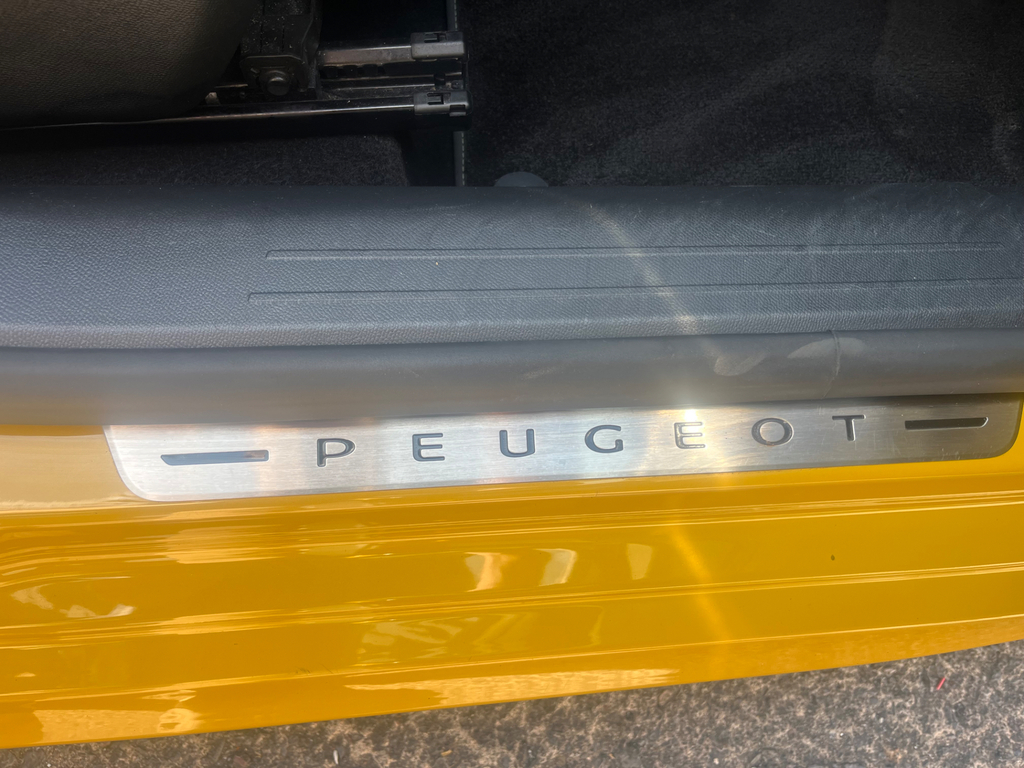 Peugeot 208 1.2 Puretech 100 Active Black #13