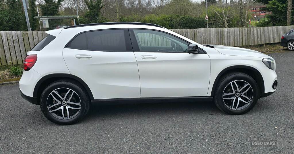 Mercedes-Benz GLA Class Gla 180 Urban Edition PRZ6948 White #2