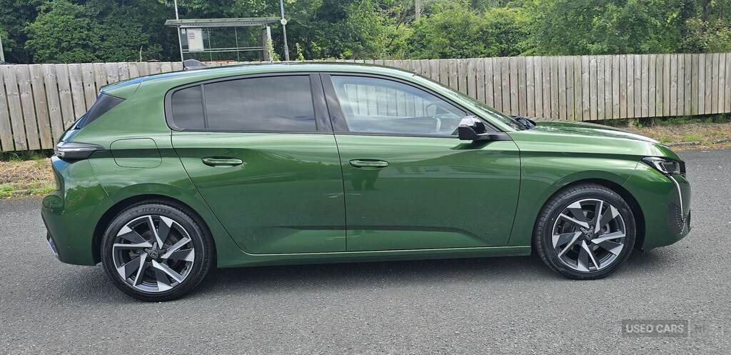 Peugeot 308 1.2 Puretech Allure Eat8 VN24HZE Green #2