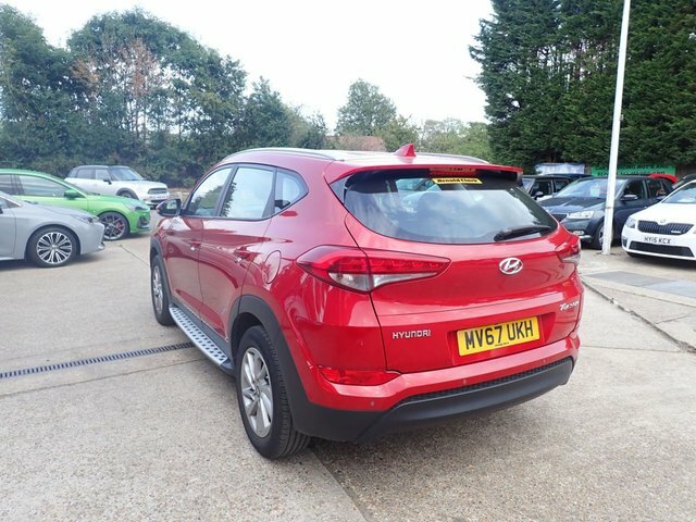 Hyundai Tucson Crdi Se Nav Blue Drive MV67UKH Red #3