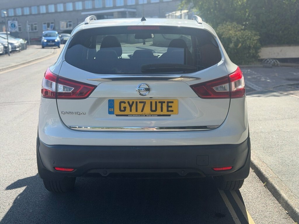 Nissan Qashqai 1.2L N-connecta GY17UTE White #5