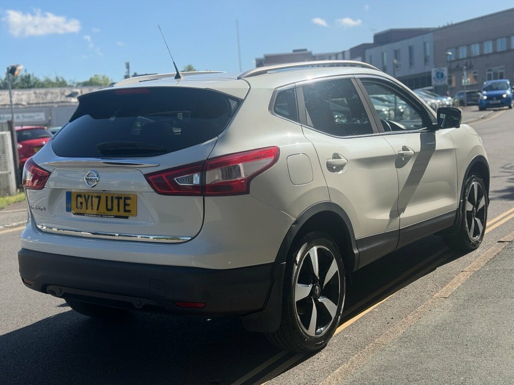 Nissan Qashqai 1.2L N-connecta GY17UTE White #2