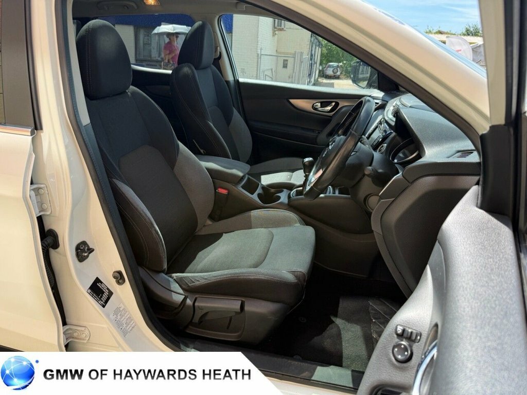 Nissan Qashqai 1.2L N-connecta PN18EWJ White #6