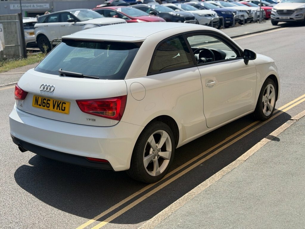 Audi A1 1L Sport White #3
