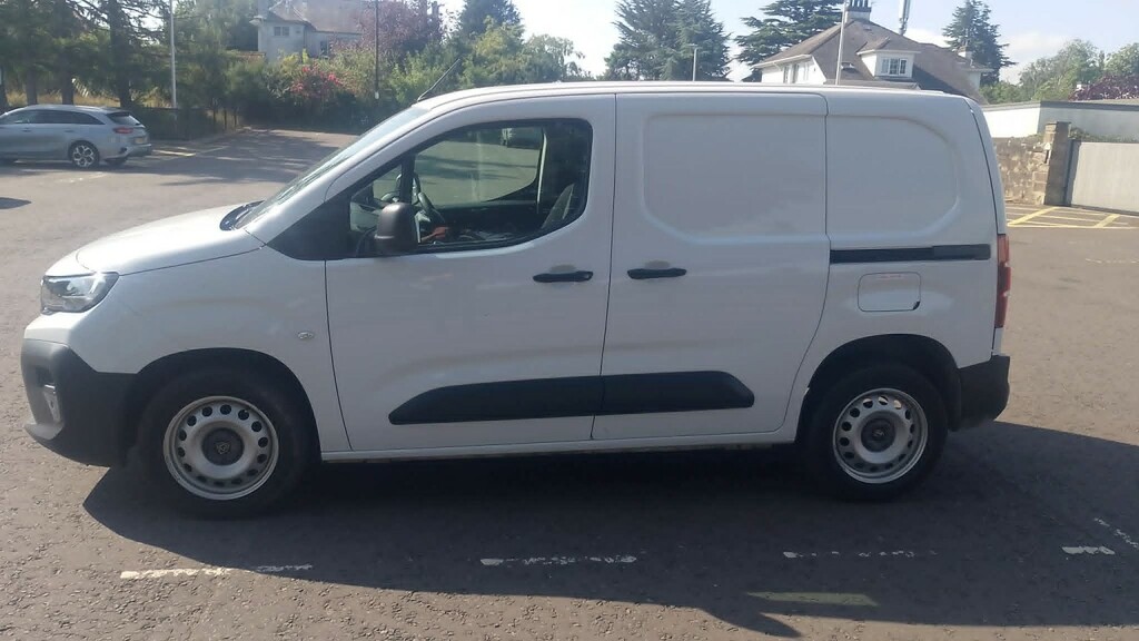Peugeot Partner Panel Van 1.5 Partner Pv Standard 1.5 Bhdi 100 Ss MW74LZK White #4
