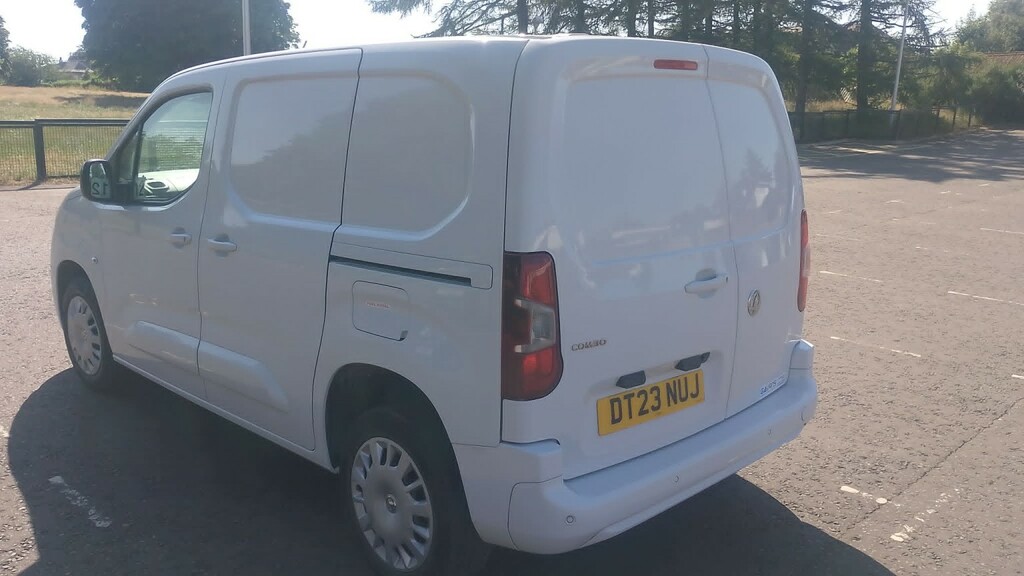 Vauxhall Combo Panel Van 1.5 Combo Pro 1.5D 100 M6 L1h1 2300 Pane DT23NUJ White #5