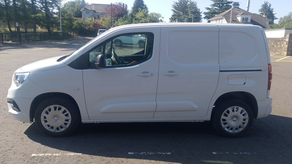 Vauxhall Combo Panel Van 1.5 Combo Pro 1.5D 100 M6 L1h1 2300 Pane DT23NUJ White #4