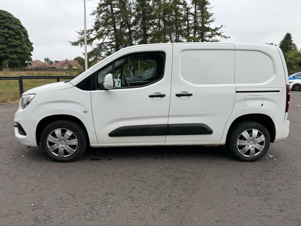 Vauxhall Combo Panel Van 1.5 Turbo D 2300 Sportive 202170 DT70MXM White #4