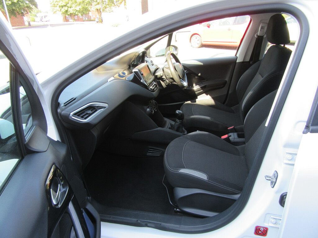 Peugeot 208 1.6 Bluehdi Gt Line Euro 6 Black #19
