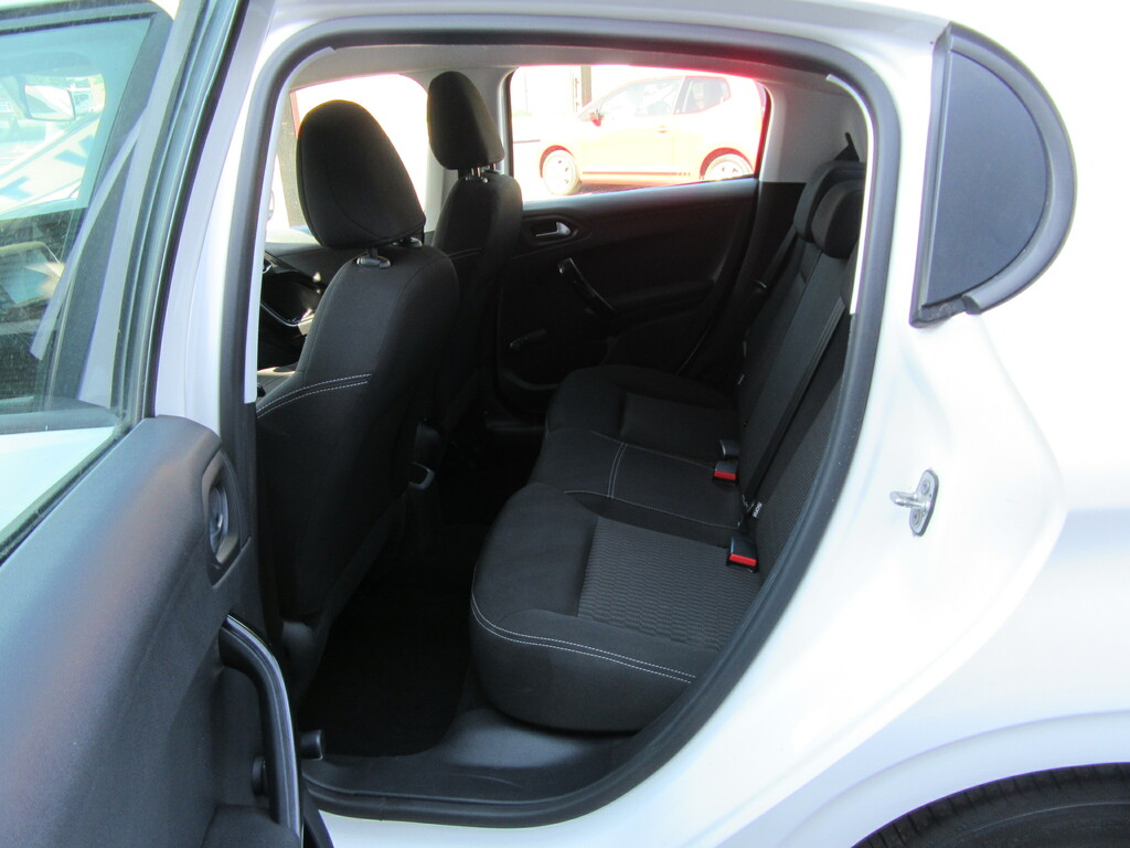 Peugeot 208 1.6 Bluehdi Gt Line Euro 6 Black #18
