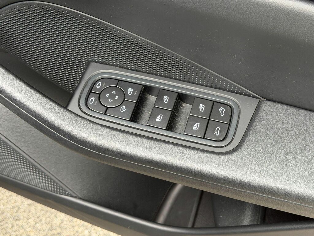 Porsche Macan 470Kw Turbo 100Kwh Grey #41