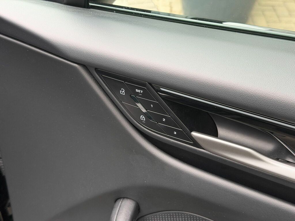 Porsche Macan 470Kw Turbo 100Kwh Grey #40