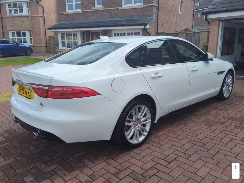 Jaguar XF 3.0D V6 S Euro 6 Ss White #2